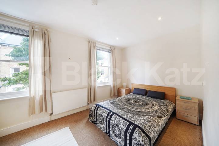 Boasting over 1350 Sq.Ft. of living and entertaining space Marcia Road, London Bridge